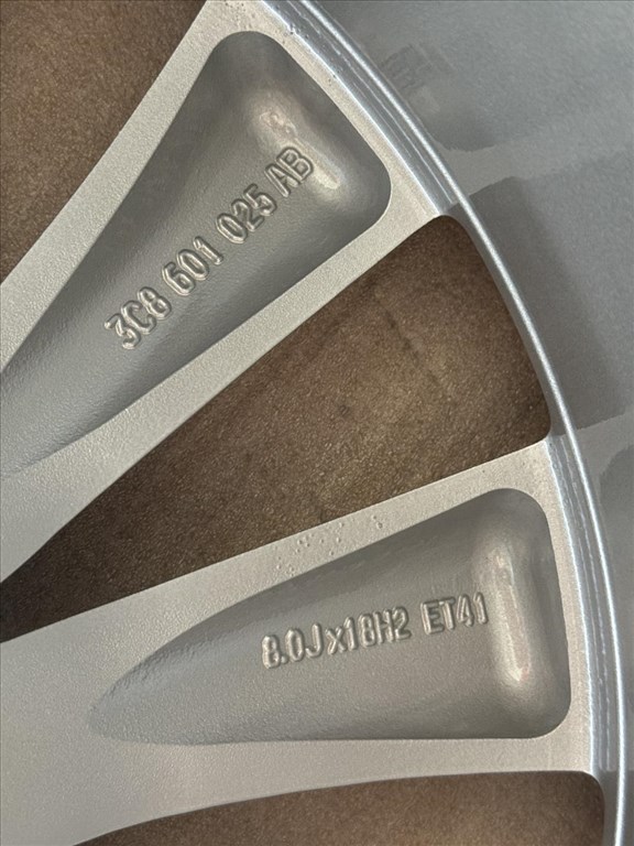 R18 Original Volkswagen 8J ET41  3C8601025AB  3C8 601 025AB 1db alufelni felni 4. kép