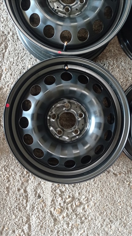  5x112 lyukosztású 6,5JJ 17" használt (gyári felni) lemezfelni 2. kép