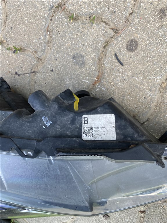 Mazda 3  (BM) jobb első fényszoró a képen látható állapotban BHR251030 3. kép