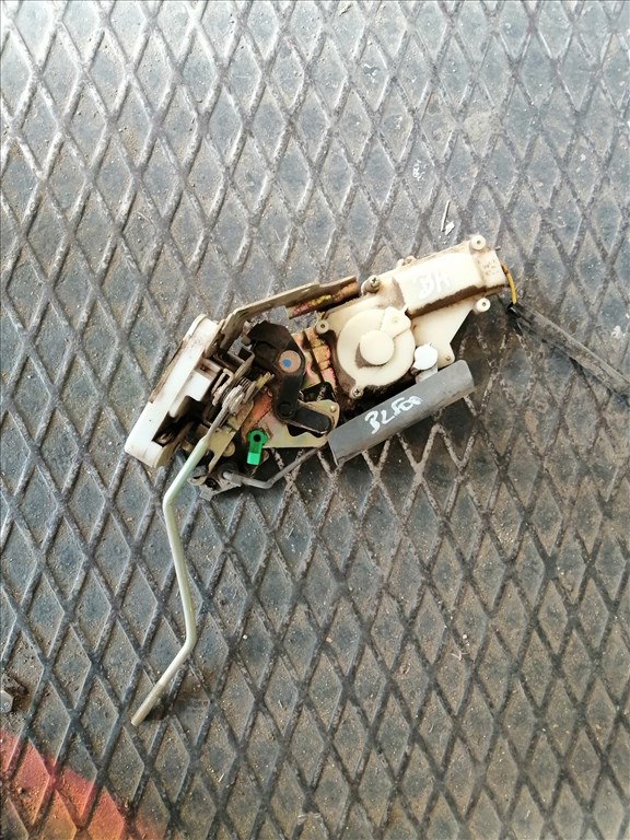 Mazda B 2500 Bal hátsó Ajtózár  5. kép