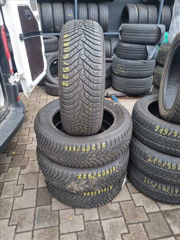  225/6018" újszerű Yokohama BluEarth winter V905 téli gumi 4db  3. kép