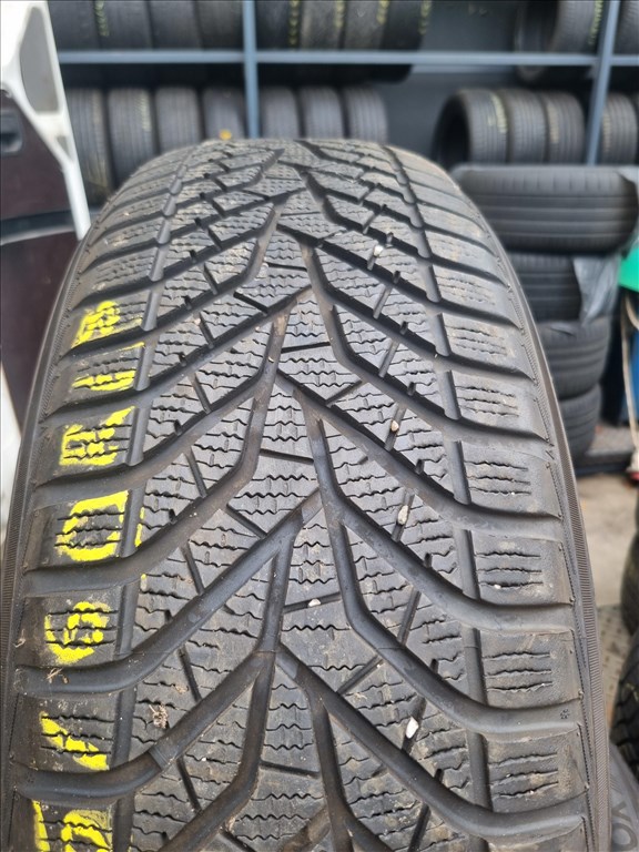 225/6018" újszerű Yokohama BluEarth winter V905 téli gumi 4db  4. kép