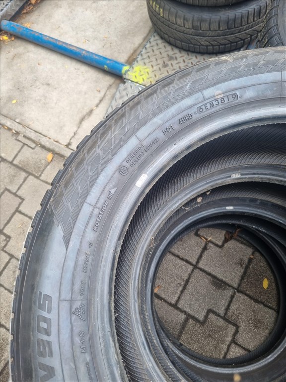  225/6018" újszerű Yokohama BluEarth winter V905 téli gumi 4db  5. kép