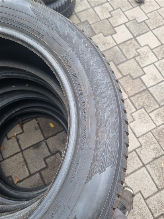  225/6018" újszerű Yokohama BluEarth winter V905 téli gumi 4db  6. kép
