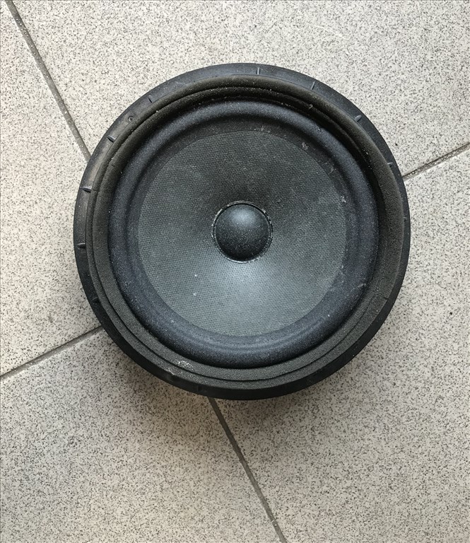 Suzuki Swift VI jobb hátsó hangszóró 1. kép