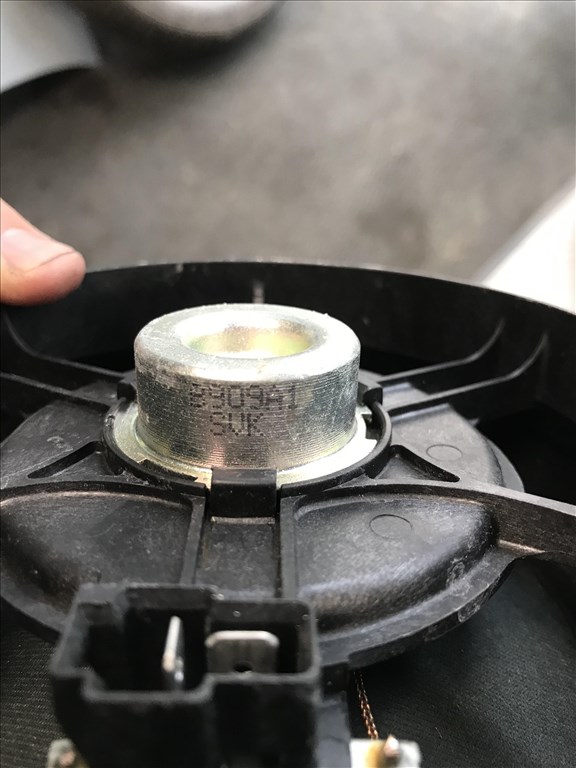 Suzuki Swift VI jobb hátsó hangszóró 3. kép