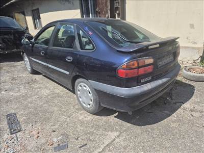 Renault Laguna I 1.6 16V HÁTSÓ lökhárító 