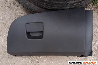 Opel Corsa E kesztyűtartó