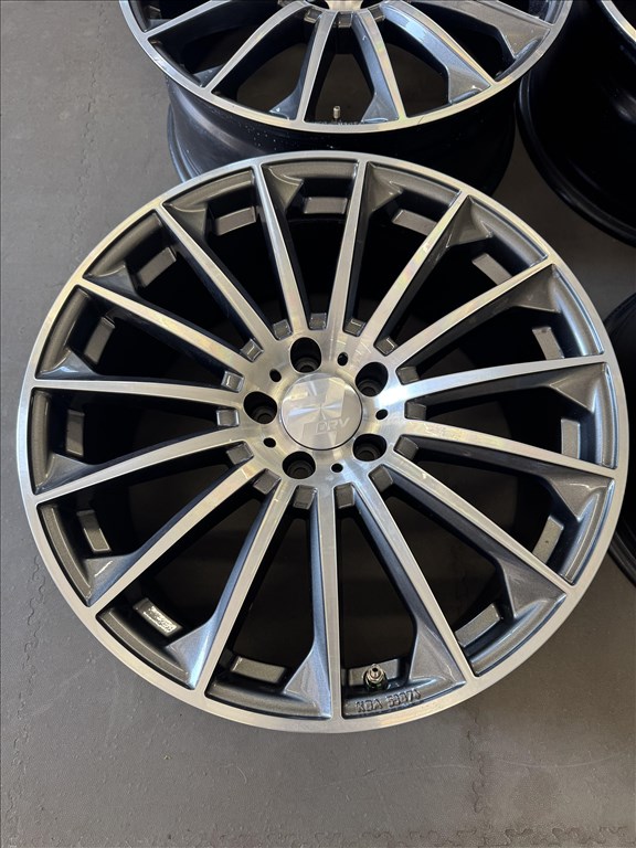  5x112 lyukosztású 8,5JJ 19" újszerű alufelni 3. kép