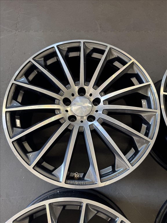  5x112 lyukosztású 8,5JJ 19" újszerű alufelni 6. kép