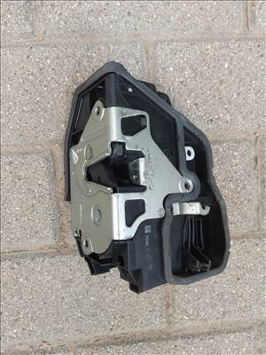 BMW 1-es, F20, F21, 5-ös, E60, E61, F10, F11, X1, E84, X5, E70 bal első ajtózár 