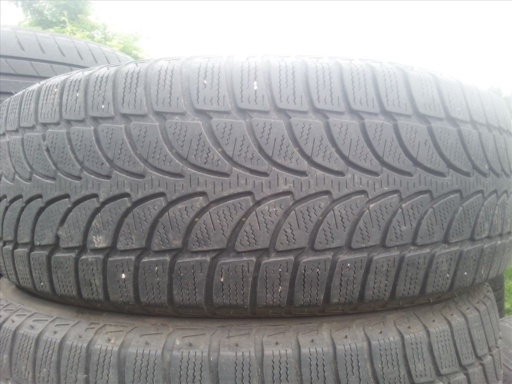  215/65R16 Bridgestone Blizzak LM-80 téli gumi  1. kép