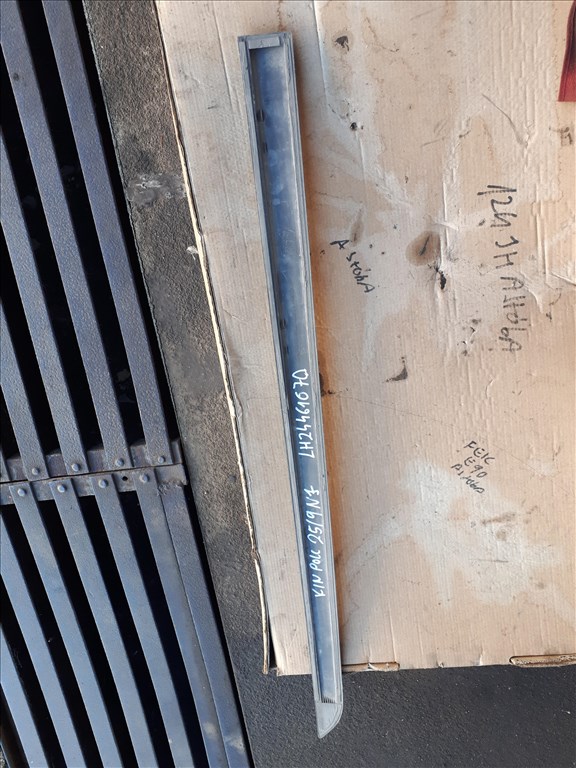 Opel Astra H ajtódíszléc bal első ajtó  lh24461070 4. kép