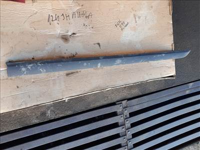 Opel Astra H ajtódíszléc bal első ajtó  lh24461070