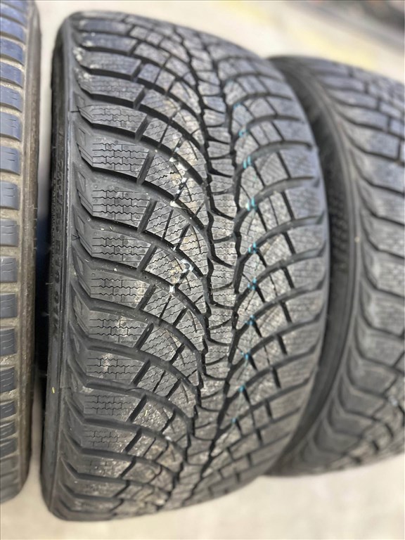  235/35R19 KUMHO téli 4db, 235/35 R19 3. kép