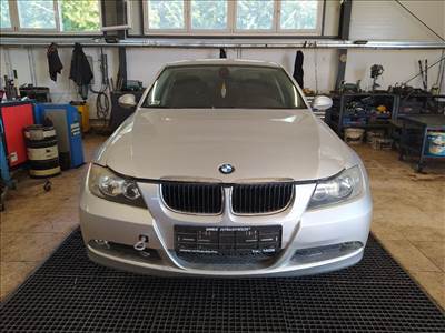 BMW 3 (E90) 318 i - Bontódik!