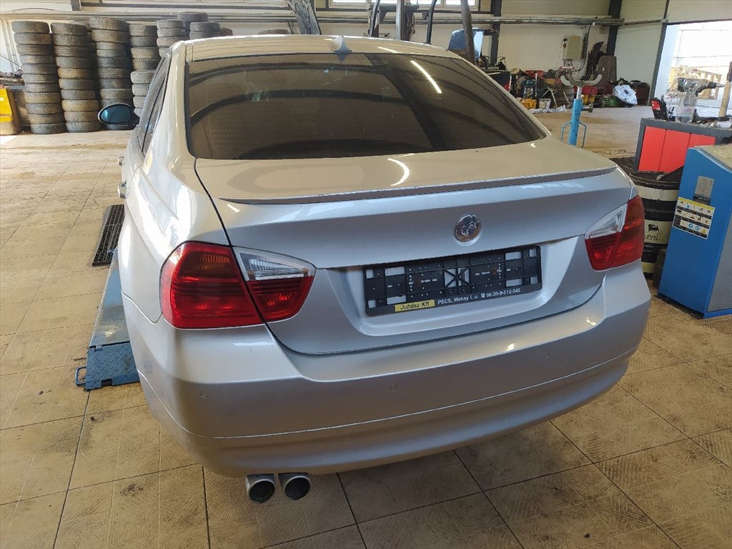 BMW 3 (E90) 318 i - Bontódik! 5. kép