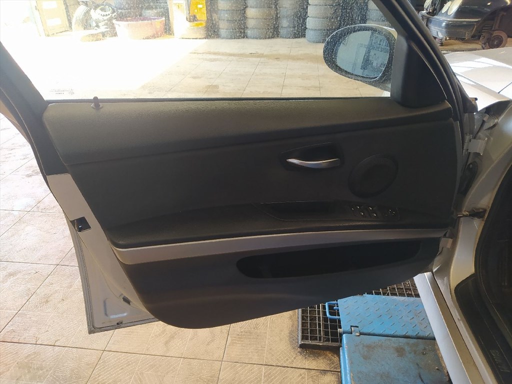 BMW 3 (E90) 318 i - Bontódik! 10. kép