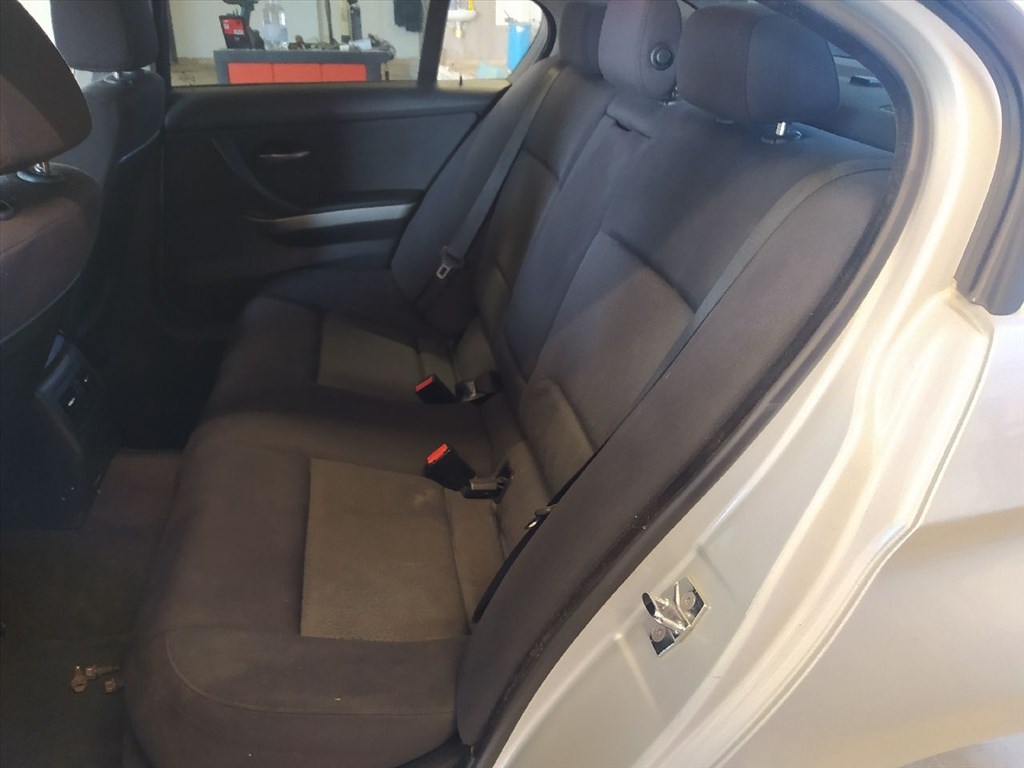 BMW 3 (E90) 318 i - Bontódik! 12. kép