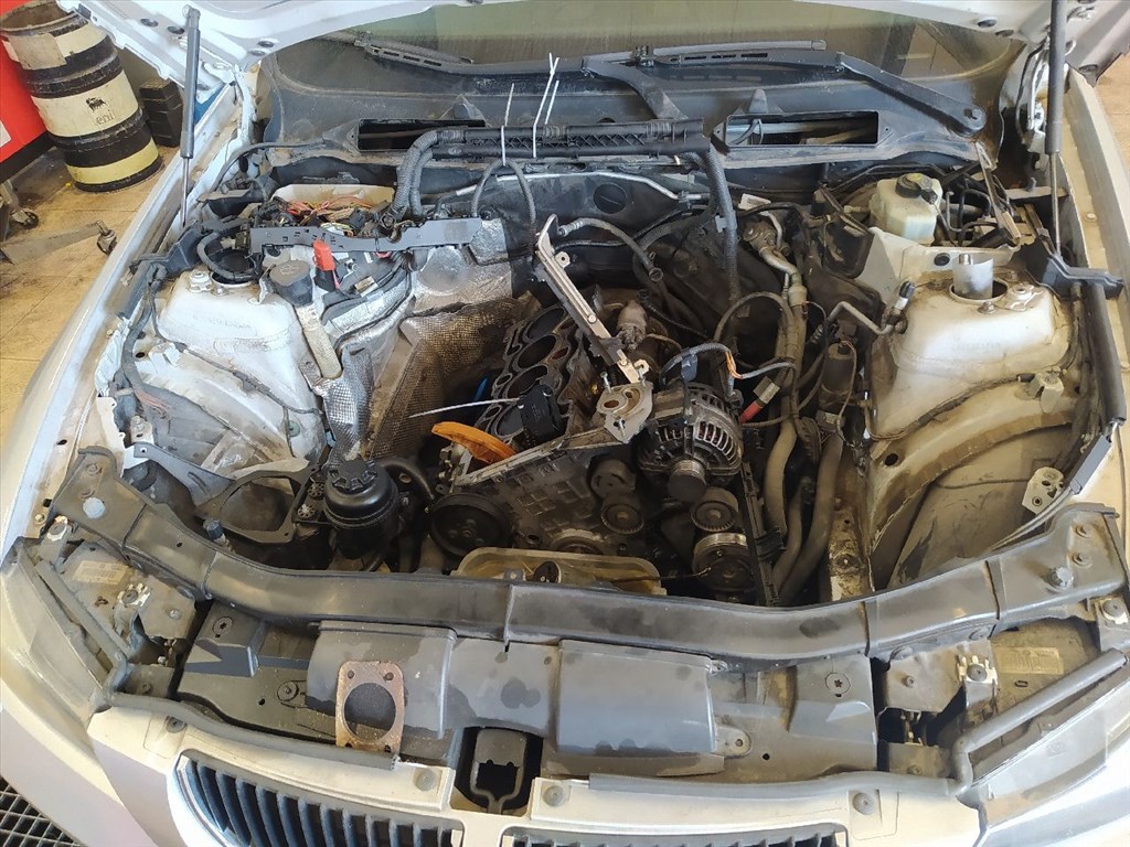 BMW 3 (E90) 318 i - Bontódik! 13. kép
