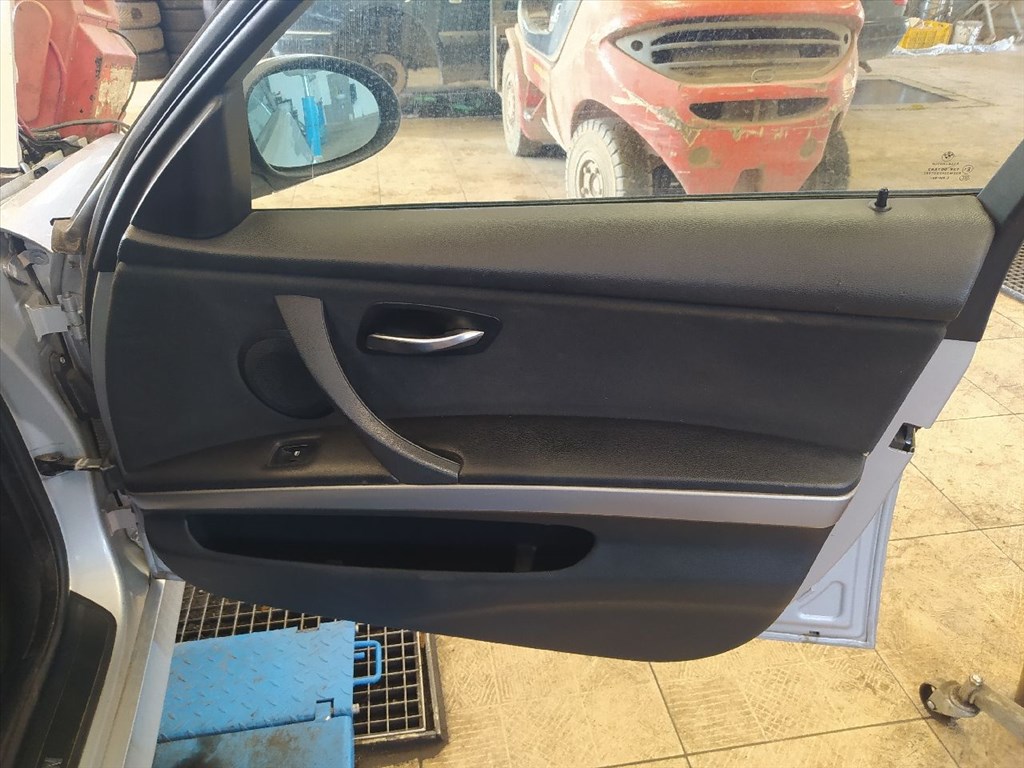 BMW 3 (E90) 318 i - Bontódik! 14. kép