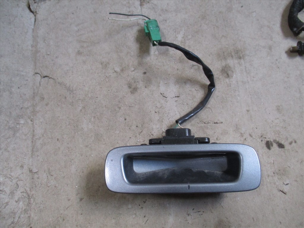 Suzuki Swift V csomagtérnyitó gomb mikrokapcsolóval  1. kép