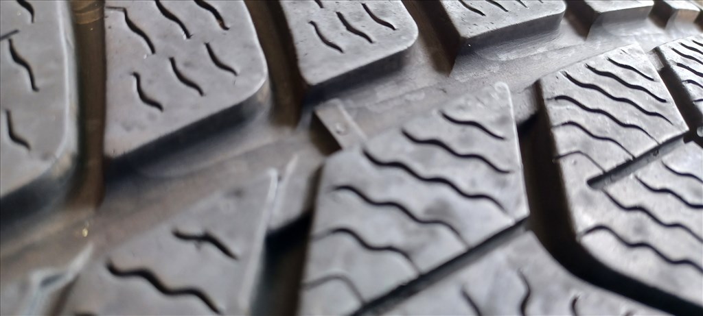 SEAL Pirelli Sottozero3 Winter 235/45 R18 téli gumik 2db 3. kép