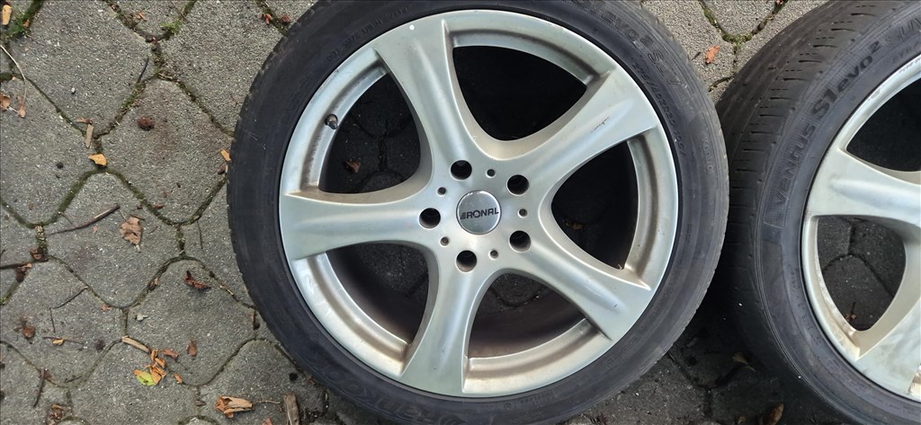  5x139.7 lyukosztású 20" használt alufelni, rajta 275/40 használt nyári gumi  2. kép