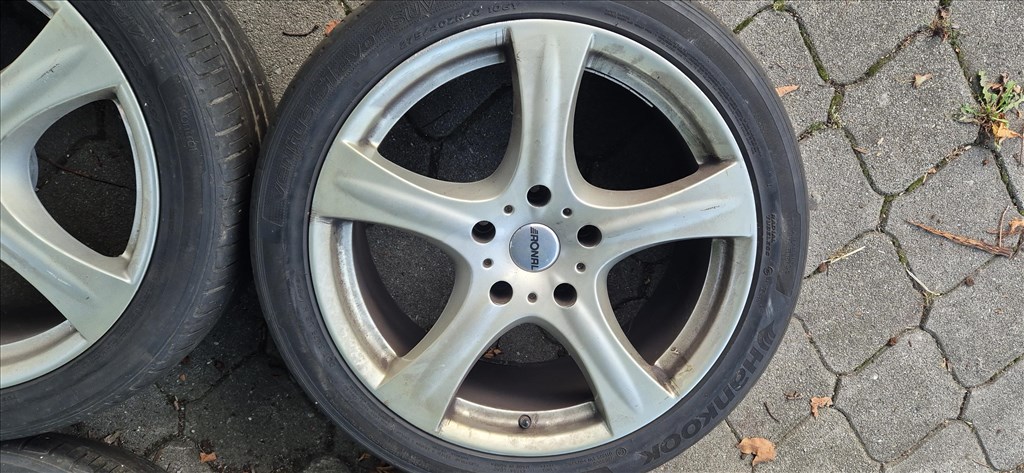  5x139.7 lyukosztású 20" használt alufelni, rajta 275/40 használt nyári gumi  3. kép