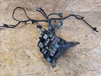 Ford Fiesta MK6 (2008-2017) 1.25 Benzines Motortér Biztosítéktábla 