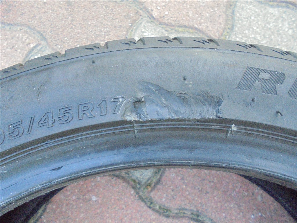 205/45 R 17" használt Firestone nyári gumi eladó 6. kép