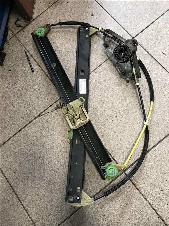 Skoda Octavia III jobb első ablakemelő szerkezet 5e0837462 1. kép