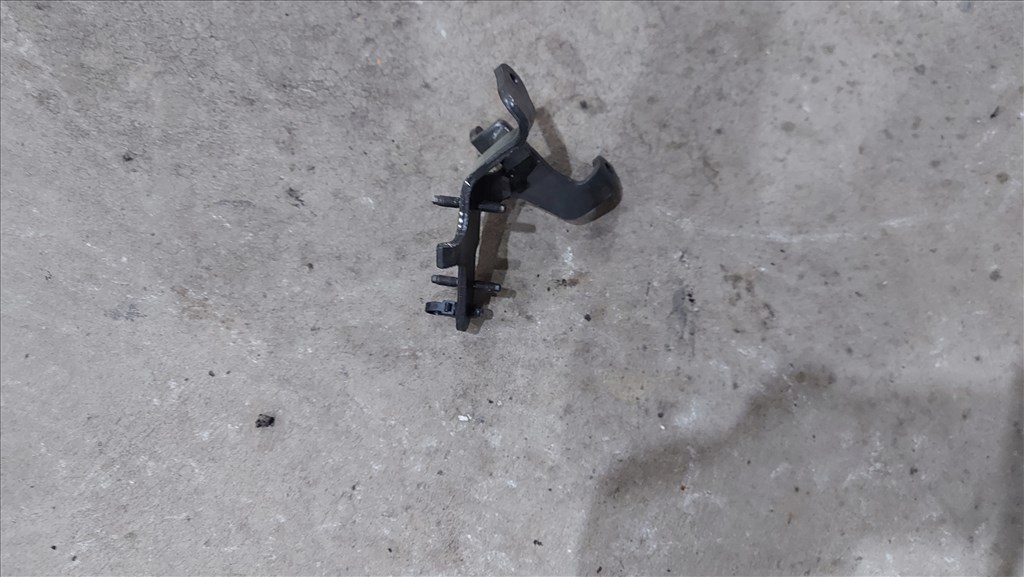 Citroen C4 C5 Peugeot 307 407 04- Vákuumszelep tartó konzol lemez 7207 161841 1. kép