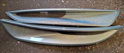 Ford Kuga fényszóró alatti díszléc