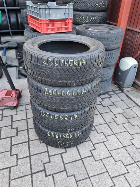  235/5517" használt Bridgestone Blizzak LM-32 téli gumi 4db  1. kép