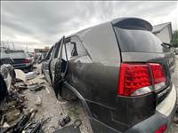 Kia Sorento 2.2 CRDI bontott alkatrészei'