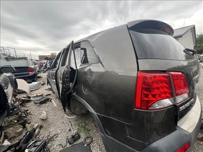 Kia Sorento 2.2 CRDI bontott alkatrészei'