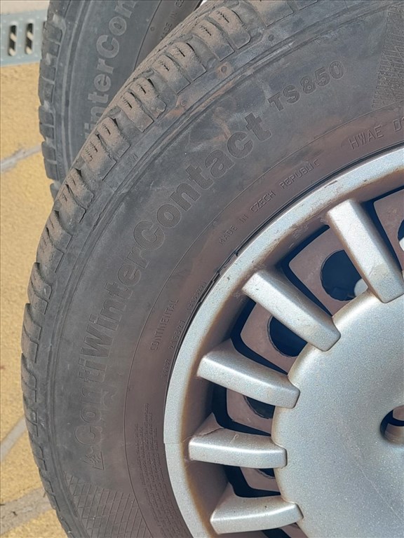  15" használt lemezfelni, rajta 195/65 használt Continental téli gumi gumi  1. kép