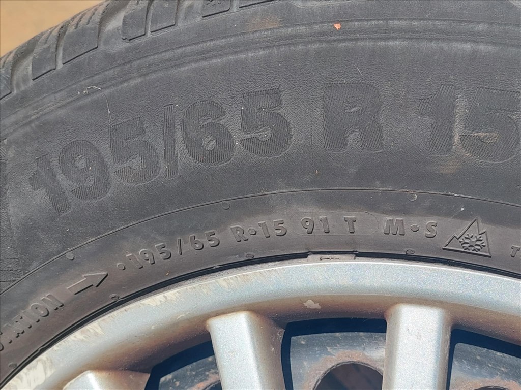  15" használt lemezfelni, rajta 195/65 használt Continental téli gumi gumi  8. kép
