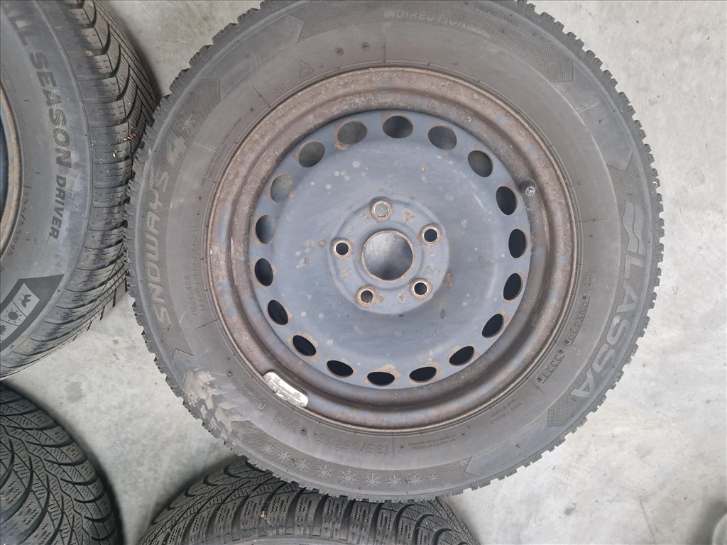  5x112 15" lemezfelni garnitúra Lassa téli gumikkal (26267) 2. kép