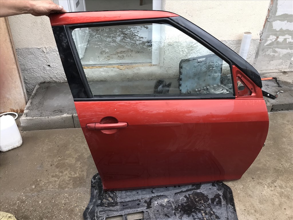 Suzuki Swift VI MK7 jobb hátsó ajtó 1. kép