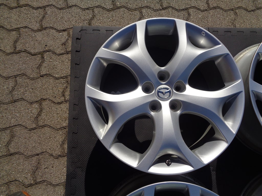 Mazda gyári alufelni 19-es, nyomás szenzorral újszerű állapotban eladó.  2. kép