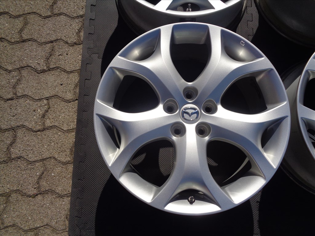 Mazda gyári alufelni 19-es, nyomás szenzorral újszerű állapotban eladó.  3. kép