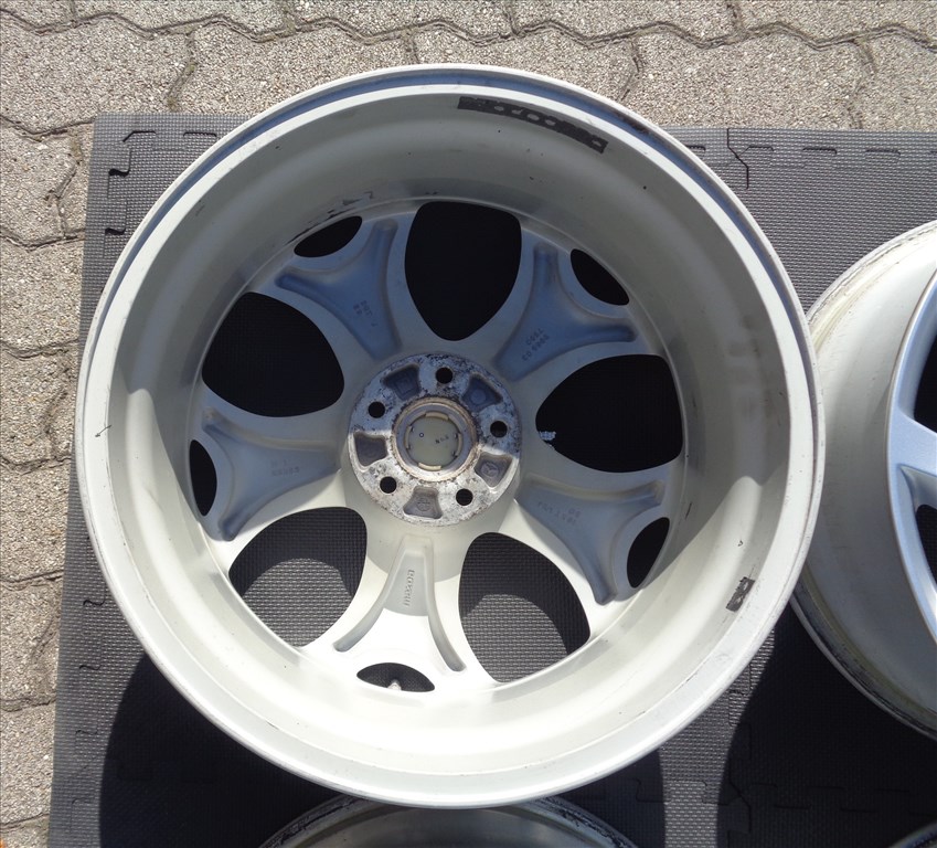 Mazda gyári alufelni 19-es, nyomás szenzorral újszerű állapotban eladó.  6. kép