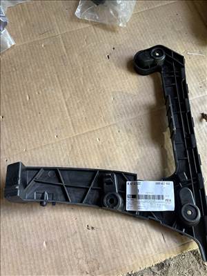 Audi A4 (B9 - 8W) Hátsó lökhárító tartó bal 8w9807453