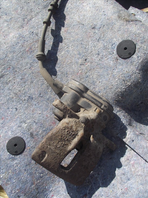 Audi A4 B8 A5 elektromos kézifék hátsó féknyereg  2. kép