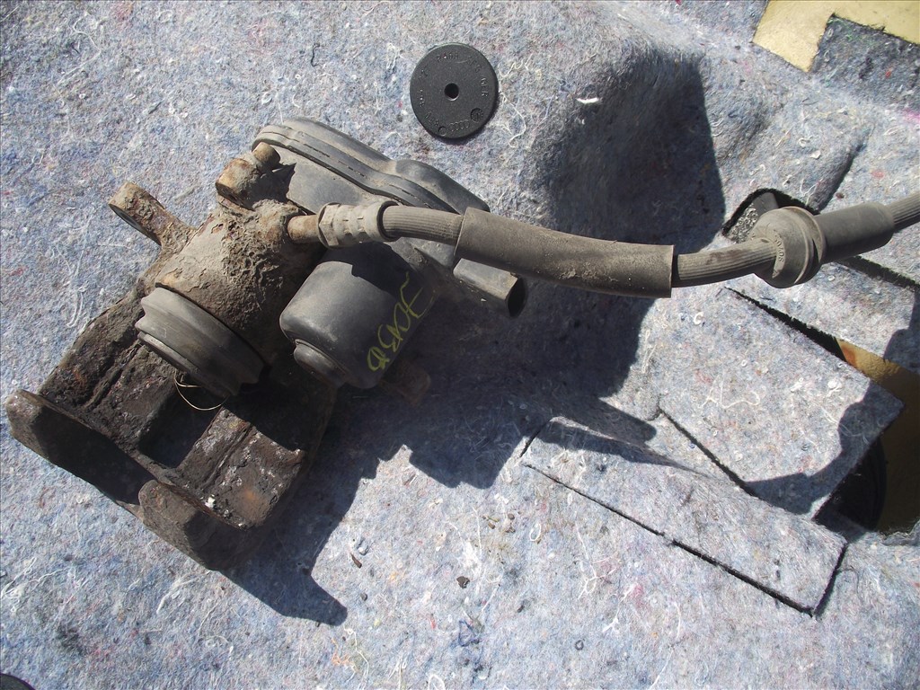 Audi A4 B8 A5 elektromos kézifék hátsó féknyereg  3. kép