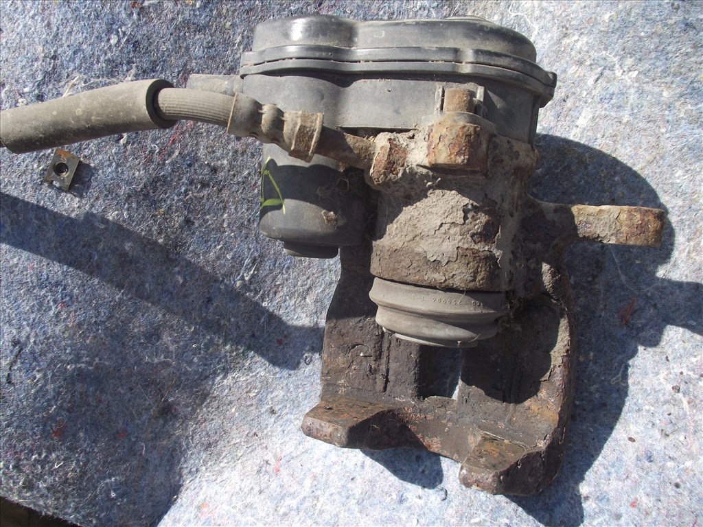 Audi A4 B8 A5 elektromos kézifék hátsó féknyereg  6. kép