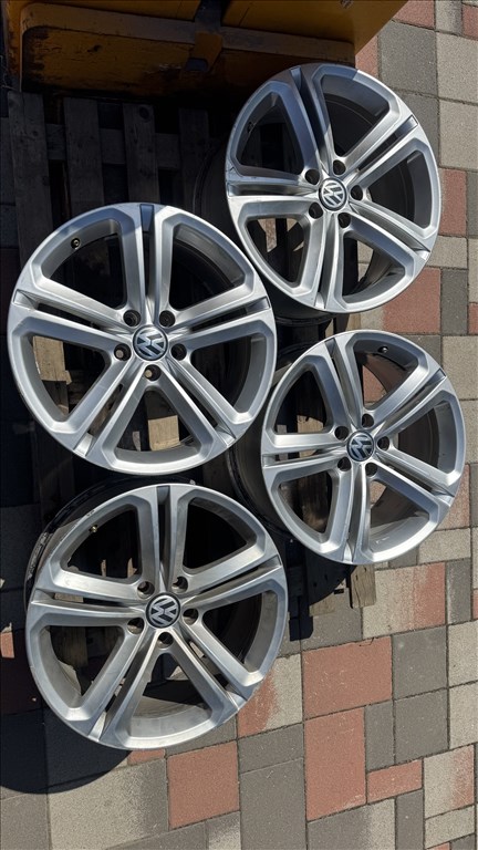  5x112 lyukosztású 18" használt Volkswagen Mallory alufelni, rajta 235/40 új Dunlop nyári gumi 1. kép