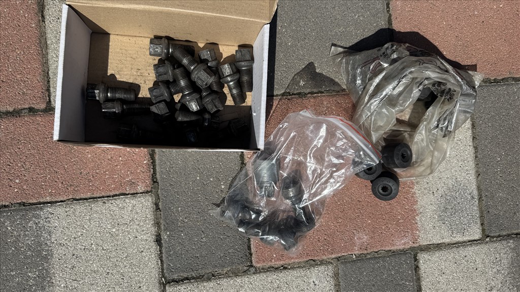  5x112 lyukosztású 18" használt Volkswagen Mallory alufelni, rajta 235/40 új Dunlop nyári gumi 6. kép